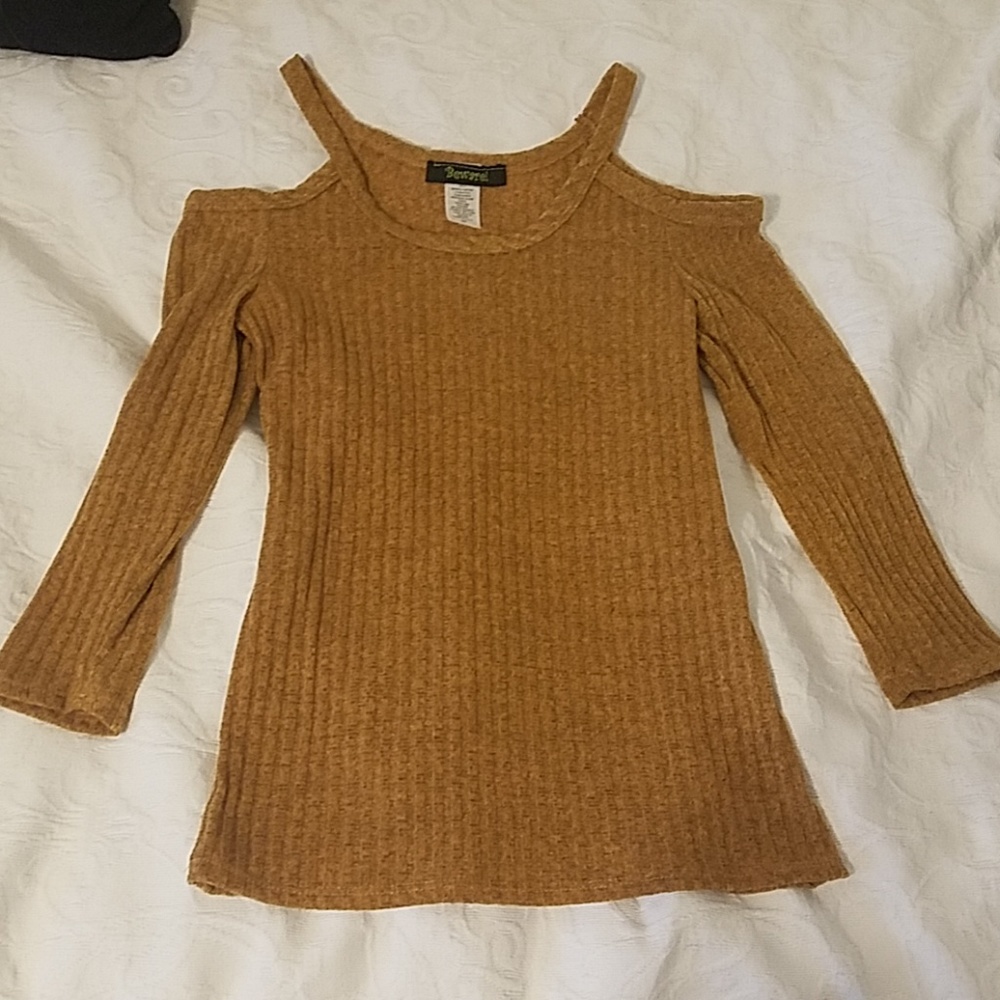 Mustard, ribbed cold shoulder top